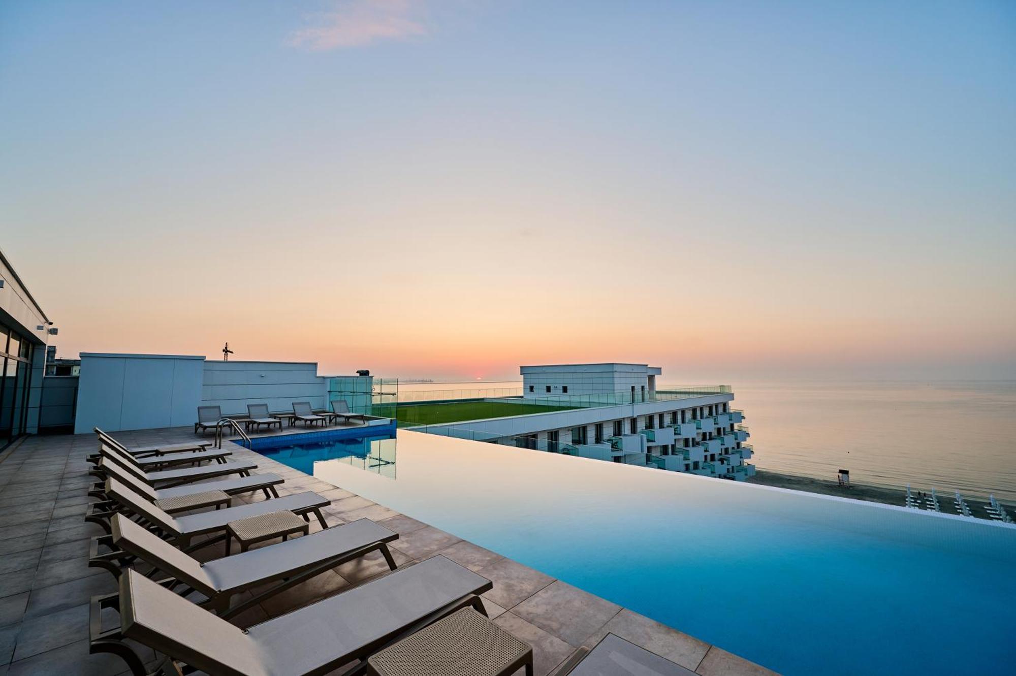 Arrogance Queen Studio - Infinity Pool & Spa Navodari Luaran gambar