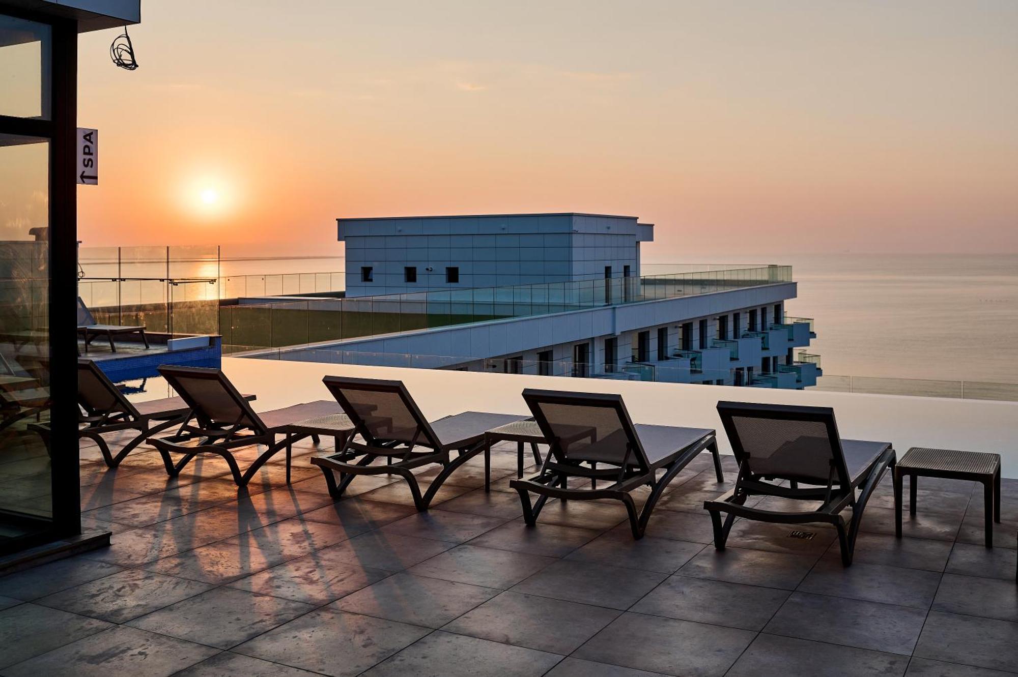 Arrogance Queen Studio - Infinity Pool & Spa Navodari Luaran gambar