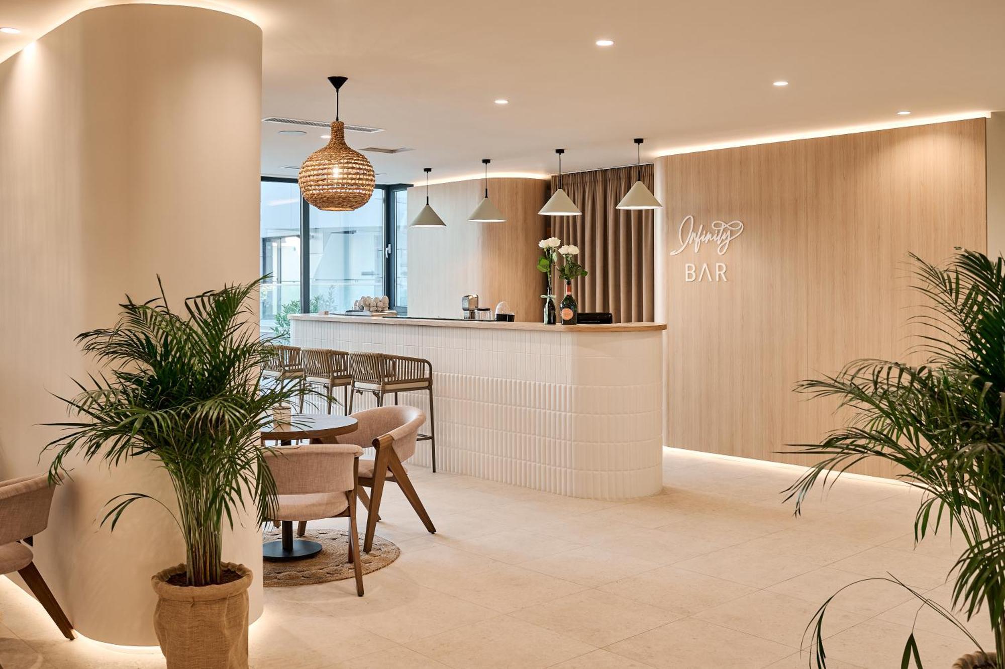 Arrogance Queen Studio - Infinity Pool & Spa Navodari Luaran gambar